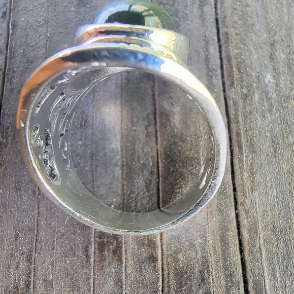 Bohemian style  Metal ring. Green faux stone. Size 7 NWT* - Picture 3 of 4